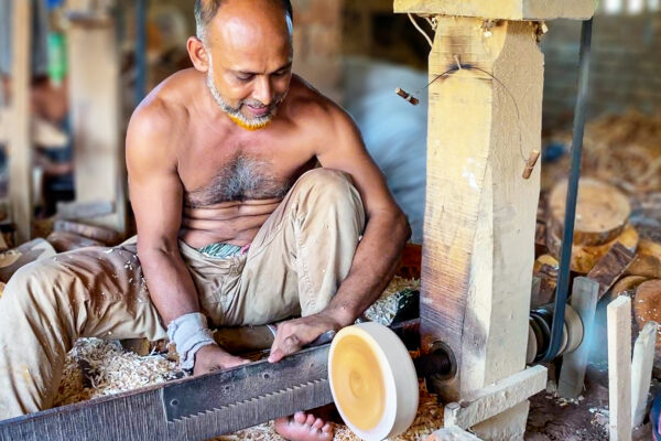 Turning Reclaimed Timber into Beautiful, Eco-Friendly Art Pieces